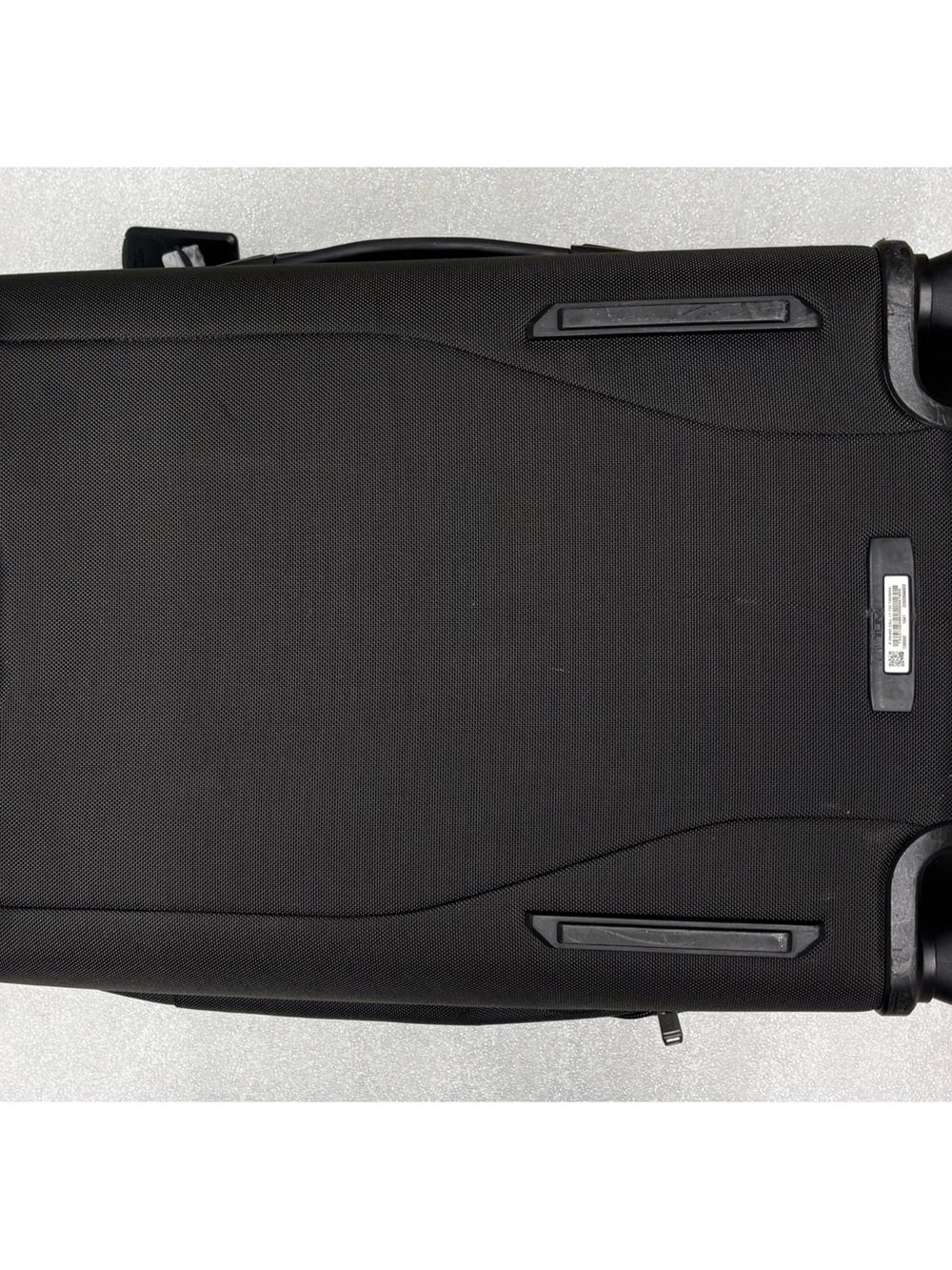 Tumi Merge 22-Inch International
Dual Access 4-Wheel Carry-On in Black - Picture 6 of 12